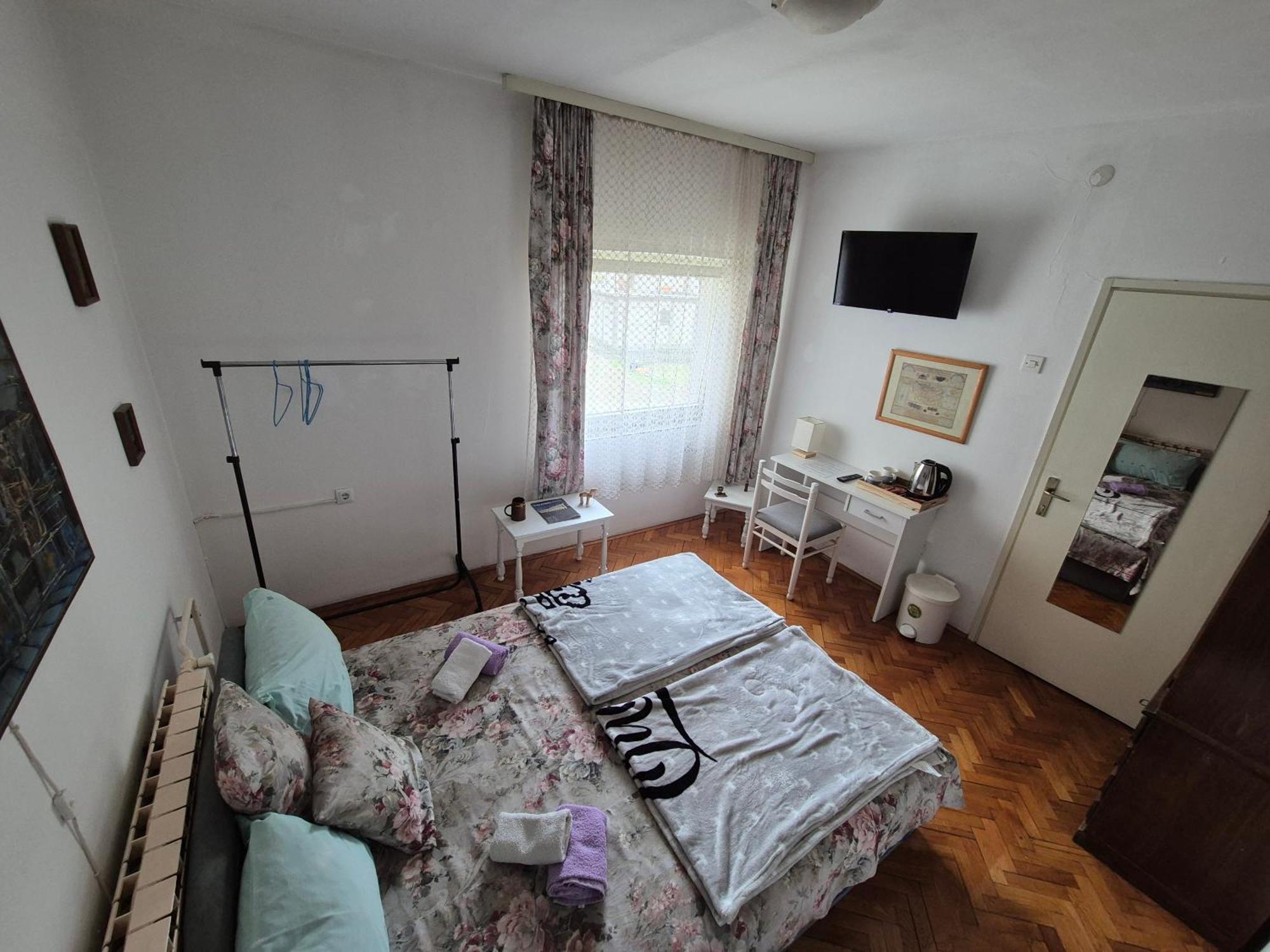 Prenociste Chardak Hotell Tuzla Exteriör bild